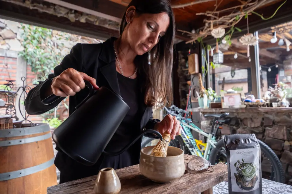 Cintia Sommelier de TÉ