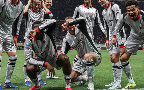 El Milan no se baja de la lucha por el título en Italia.