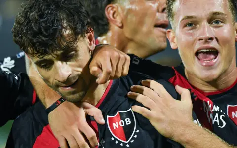 El desahogo y la emoción de Walter Mazzanti tras convertir un gol clave para un Newell's en plena crisis.