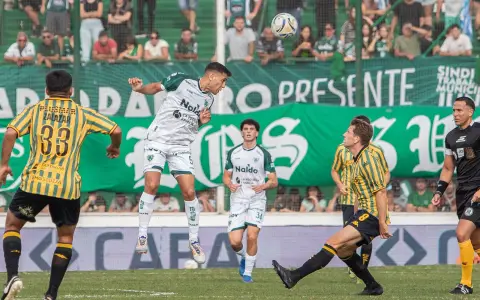 Sarmiento de Junín dejó a Aldosivi en el fondo de la tabla y muy complicado con el descenso.