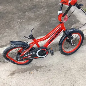 VIDEO: Niño de 5 años grave tras ser atropellado y abandonado por motociclista en Salta