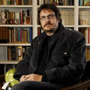 Los historiadores Camila Perochena y Felipe Pigna analizan la posición del Gobierno de "contar la historia completa"
