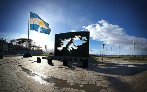 Monumento a los Caídos en las Islas Malvinas.