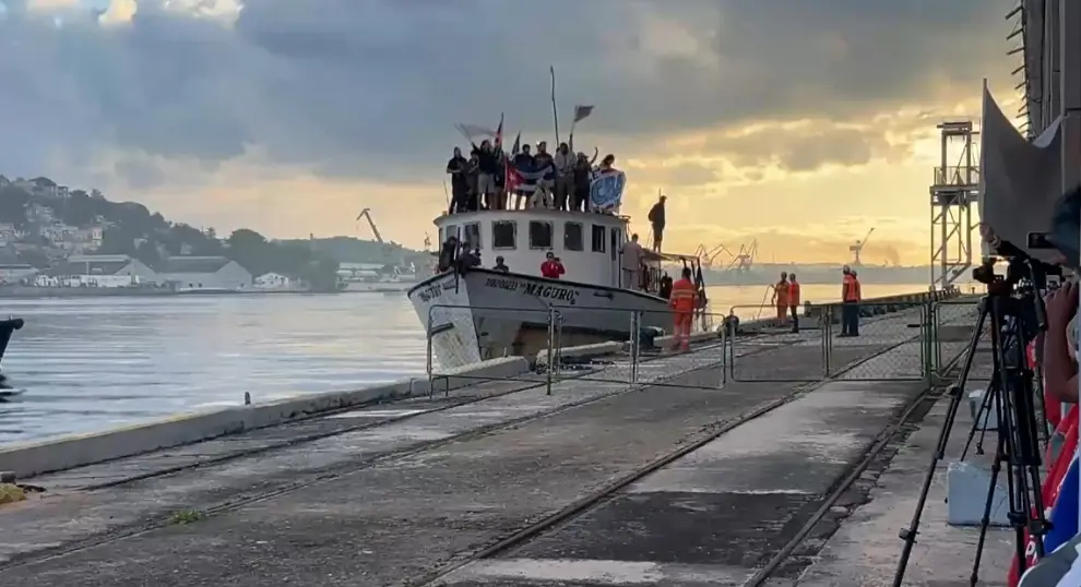 La llegada de un barco con ayuda humanitaria