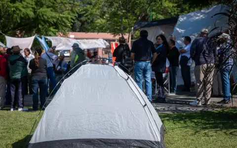 Un grupo de ex efectivos instaló carpas y exige una recomposición salarial. 