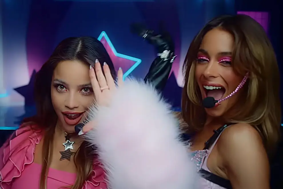 Emilia mernes y Tini
