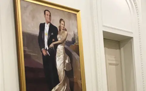 El Gobierno retiró un cuadro de Perón y Evita de Casa Rosada