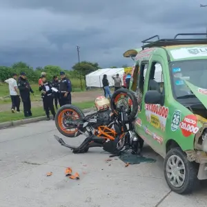 VIDEO: Violento choque de motociclistas que fueron trasladados en código rojo