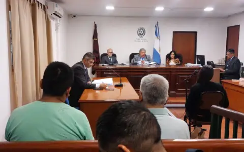Los jueces de Orán condenaron a padre e hijo a penas de 11 y 12 años, por abusar de una niña 