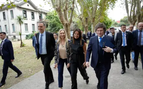 Los Milei y el plan para blindar a Adorni.