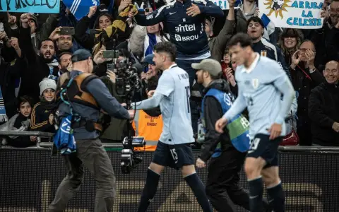 Uruguay ahogó el festejo inglés en el mítico Wembley.