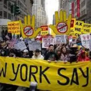 Masivas marchas en EE.UU contra Trump, mientras su imagen cae en picada