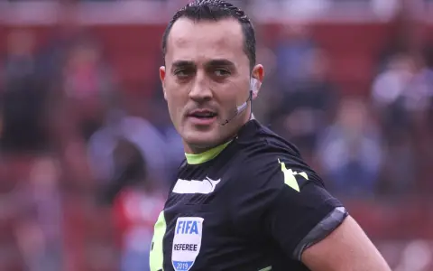 Ahora las denuncias también alcanzan al popular árbitro de Primera, Fernando Espinoza.