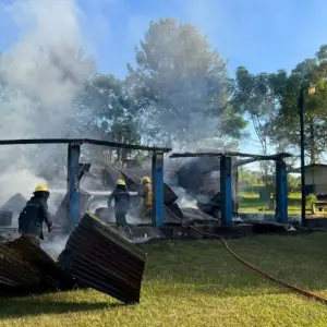 Acusan a un adolescente de 13 años de haber incendiado un histórico colegio de Misiones