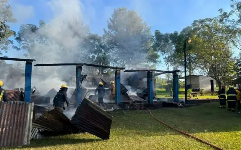 Una escuela de Misiones quedó totalmente destruida por un incendio