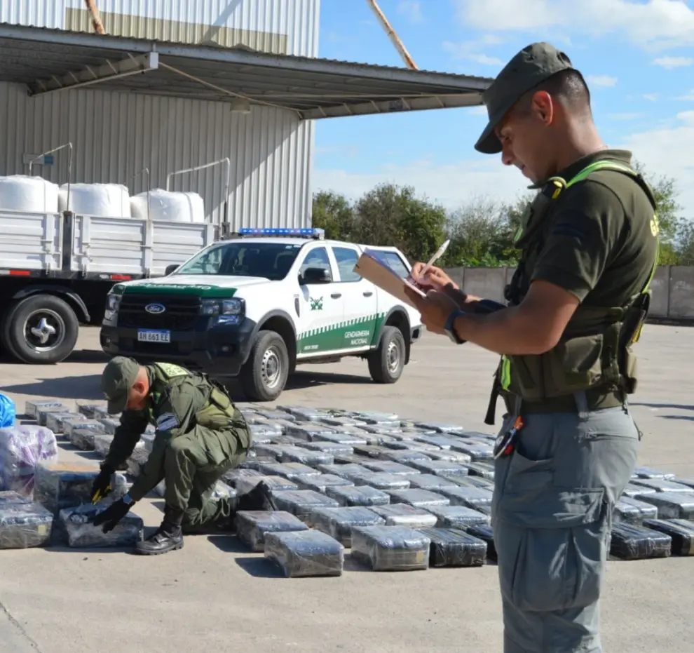 Secuestro de hojas de coca. Más de 3.800 kilos. Viajaba de Salta y fue incautada en Tucumán