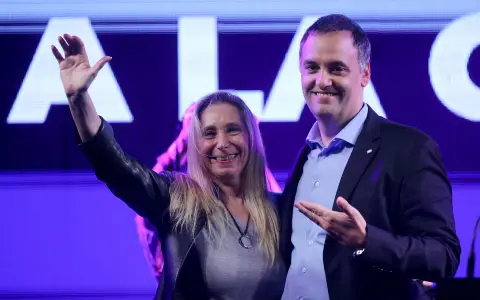 Dos jubiladas que habrían financiado el departamento de Adorni negaron conocerlo