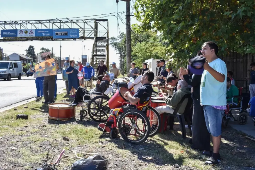 Reclamo en Claypole por la situación de emergencia que atraviesa la Obra de Don Orione