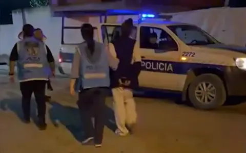 El momento de la detención con efectivos de la Policía de Buenos Aires y de Salta trabajando en conjunto
