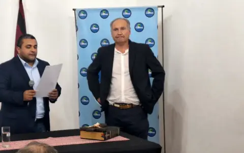 Federico Delgado junto al intendente Issa meses atrás, cuando había asumido el cargo.