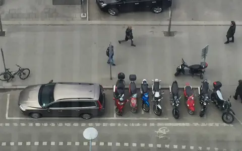 Más motos que autos.