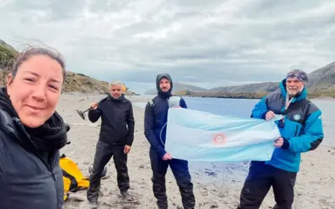 Investigadores del CONICET en la Isla de los Estados