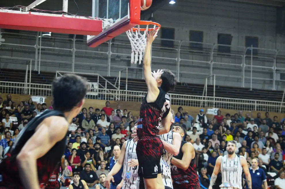 Salta Basket frente a Estudiantes de Tucumán (Fuente: Prensa Salta Basket)