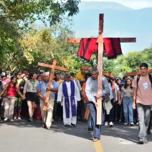 Vía Crucis en Salta: "La droga es una maldición de la humanidad", dijo Cargnello