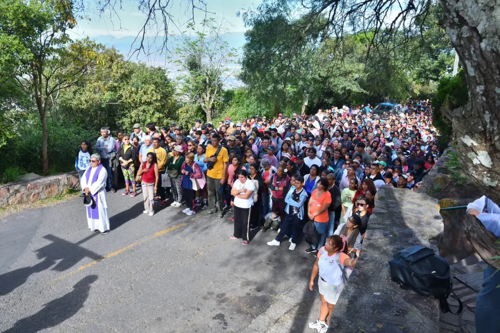 Vía Crucis en el cerro San Bernardo