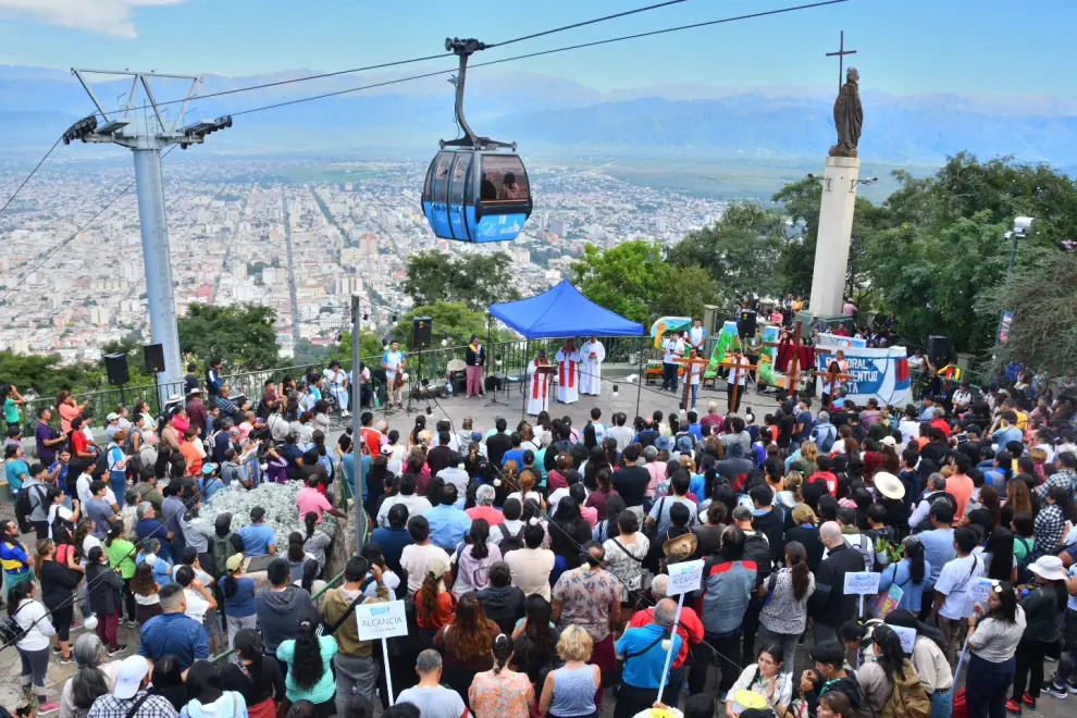 Vía Crucis en el cerro San Bernardo