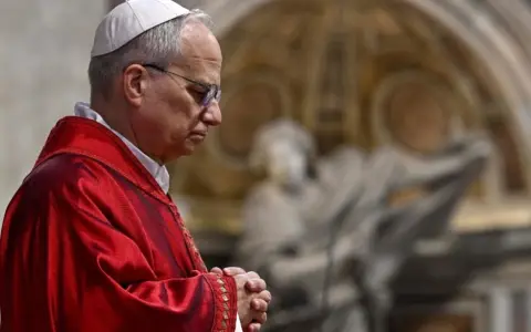 El Papa León XIV encabezó la liturgia por la Pasión de Cristo este Viernes Santo