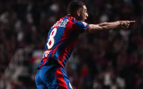 Manuel Insaurralde celebra el gol de la victoria tranquilizadora de San Lorenzo en el Nuevo Gasómetro.