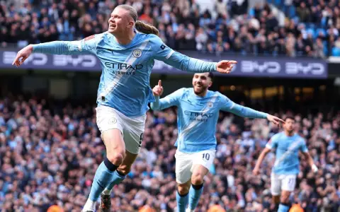 Erling Haaland hizo destrozos en Manchester.