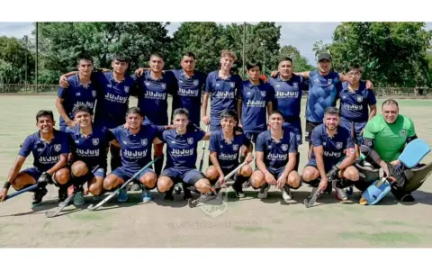 La delegación masculina de Gimnasia y Esgrima de Jujuy, presente en el torneo.