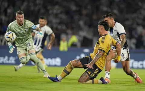Boca visitá a la U de Chile este martes por la noche