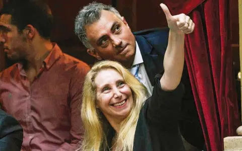 Karina Milei junto a Sebastián Pareja