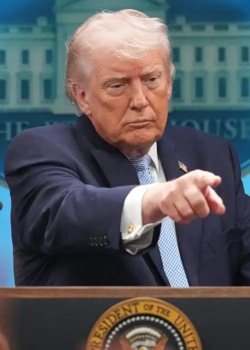 El prisidente Donald Trump anunció un "alto el fuego" por dos días.
