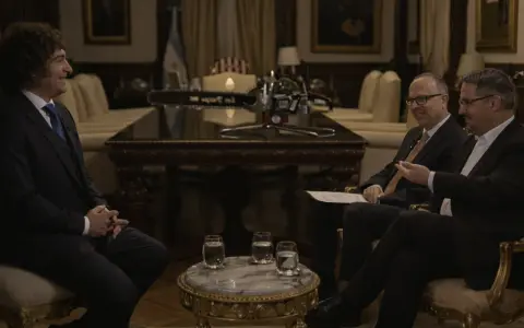 Javier Milei volvió a respaldar a Manuel Adorni: “Es un maravilloso Jefe de Gabinete” 