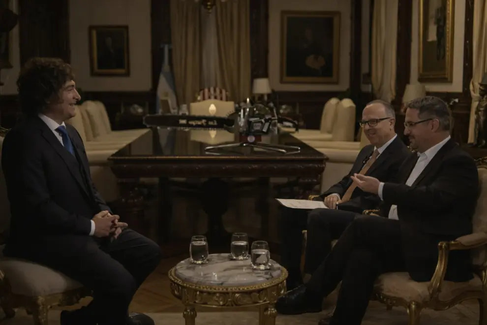 Javier Milei volvió a respaldar a Manuel Adorni: “Es un maravilloso Jefe de Gabinete” 