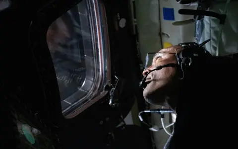 El astronauta de la NASA y piloto de Artemis II, Victor Glover