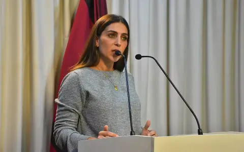 Paula Benavides