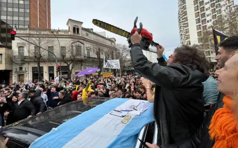 El Gobierno juega a fondo para que no se caiga su reforma laboral