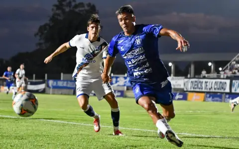 Juventud Antoniana salvó su invicto en La Banda.
