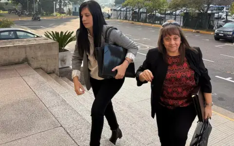 Victoria María José Cancio y Graciela Molina llegan a los tribunales de Comodoro Py para declarar en la causa por el préstamo que le hicieron a Adorni