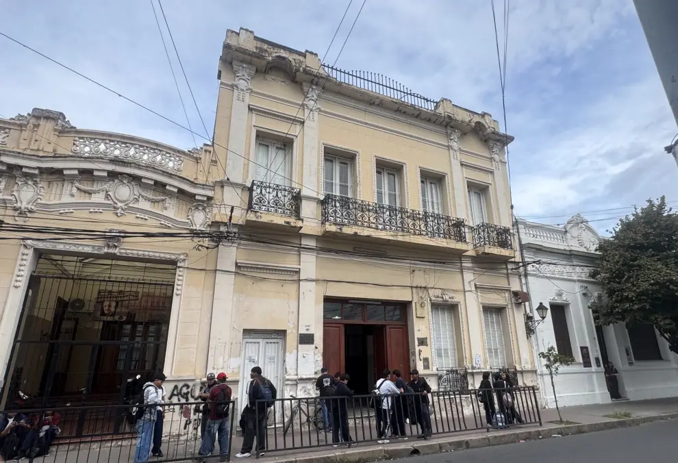 Escuela Comercial Dr. Arturo Illia.