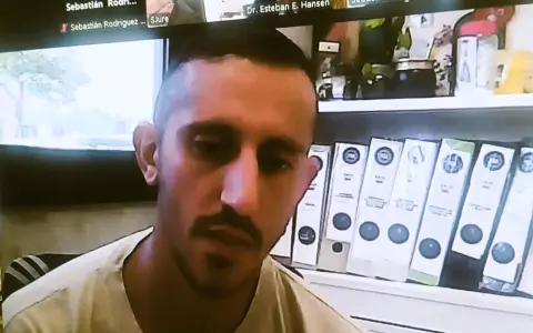 El futbolista Emiliano Endrizzi durante la audiencia de formalización de imputac. Captura de Zoom.
