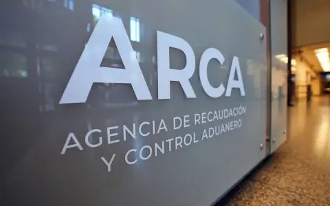 ARCA, según acusan, embargan sobre mínimos retrasos el mismo monto pero en varías cuentas.