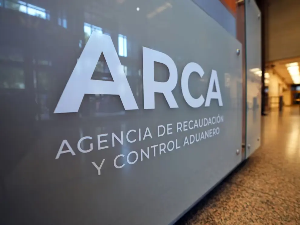 ARCA, según acusan, embargan sobre mínimos retrasos el mismo monto pero en varías cuentas.