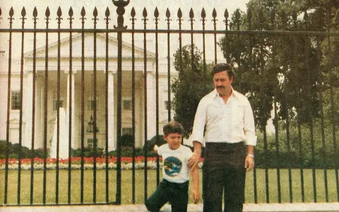 Pablo Escobar y su hijo en la Casa Blanca