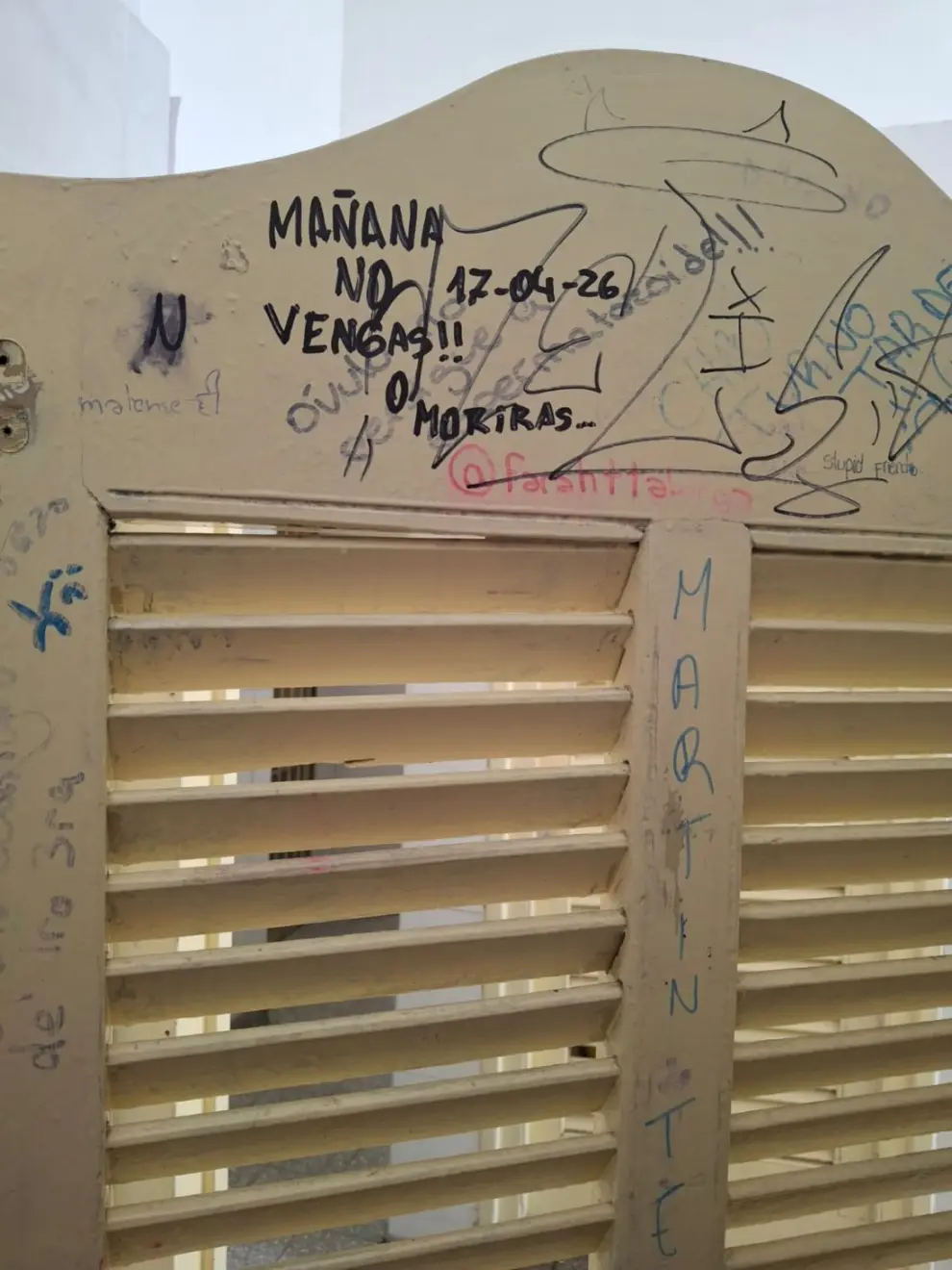 Mensaje en uno de los baños de la Escuela Normal.